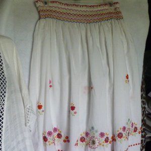 The cutest  -  pretty white embroidered skirt Waist is 12.5"